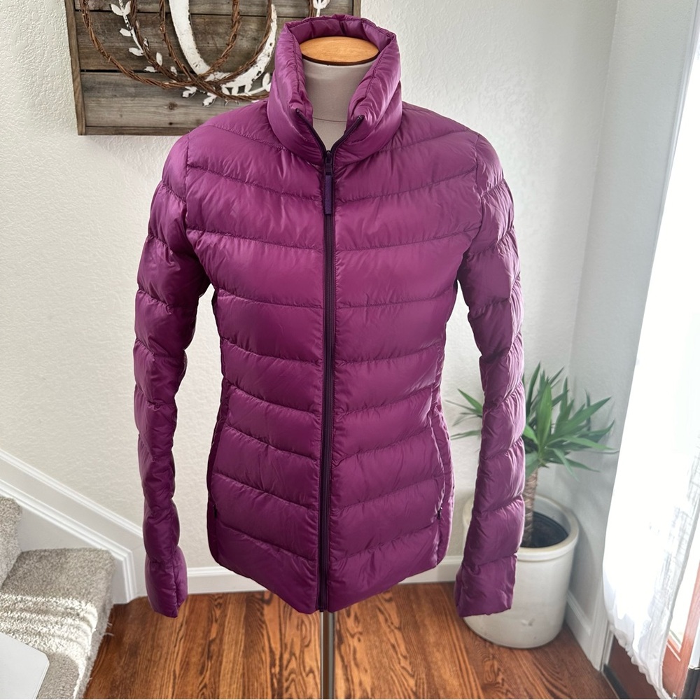 Uniqlo down purple puffer lightweight jacket full zip ladies size Small